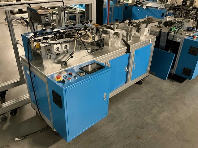 Buiten gebruik gestelde mondkapjes productielijn - afbeelding 2 van  12