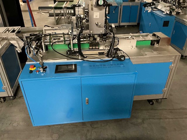 Buiten gebruik gestelde mondkapjes productielijn - afbeelding 5 van  12