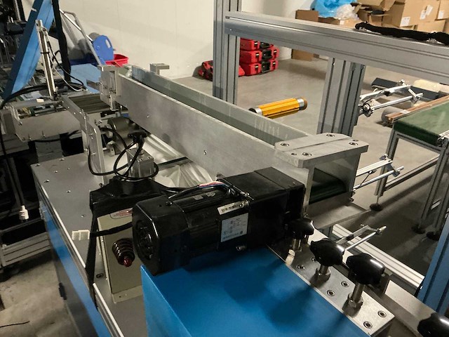 Buiten gebruik gestelde mondkapjes productielijn - afbeelding 12 van  14