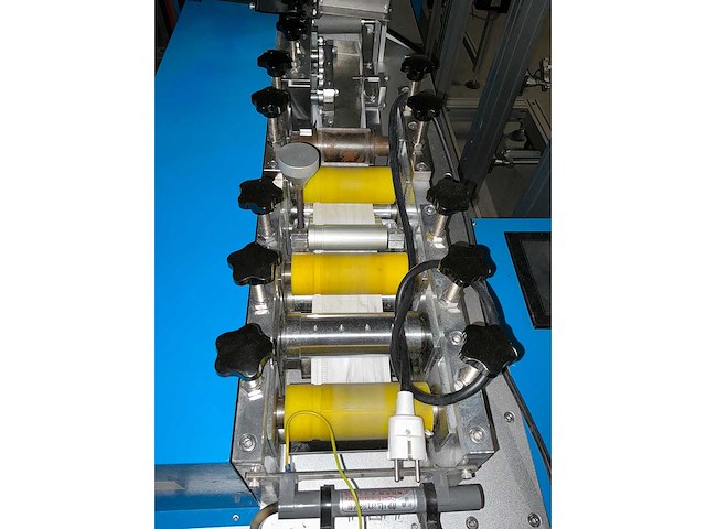 Buiten gebruik gestelde mondkapjes productielijn - afbeelding 13 van  14