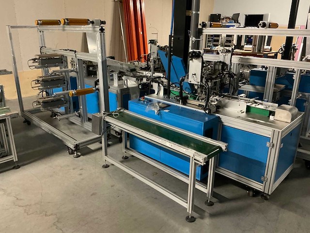 Buiten gebruik gestelde mondkapjes productielijn - afbeelding 1 van  14