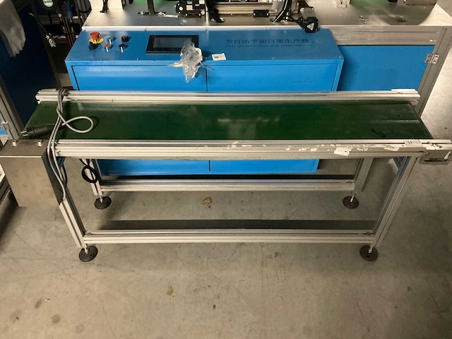 Buiten gebruik gestelde mondkapjes productielijn - afbeelding 3 van  14