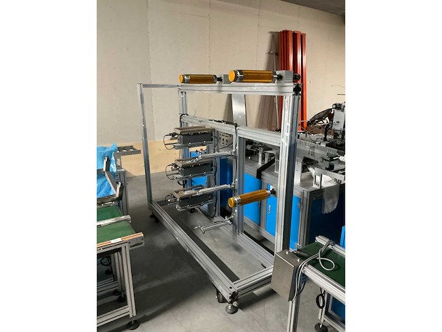 Buiten gebruik gestelde mondkapjes productielijn - afbeelding 7 van  14