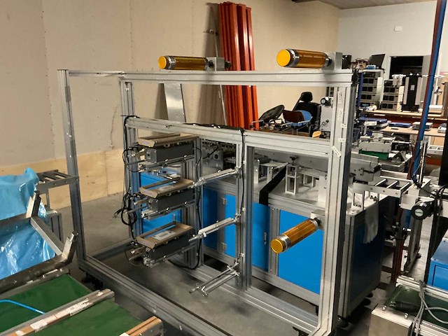 Buiten gebruik gestelde mondkapjes productielijn - afbeelding 8 van  14