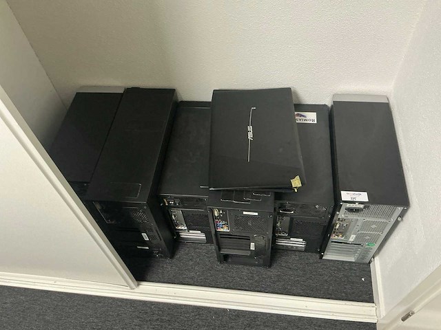Buiten gebruik gestelde pc (6x) - afbeelding 1 van  4