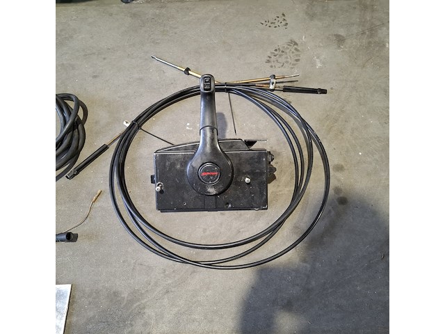 Buitenboordmotor, mercury / mariner, 50 pk / 4 takt, complete set met afstandsbediening en tank - afbeelding 16 van  24