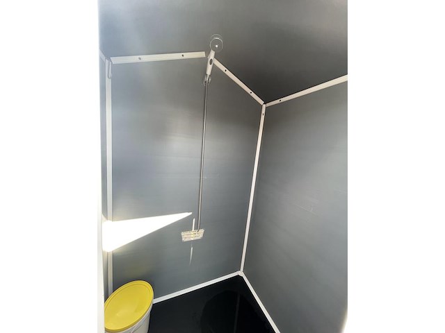Buitendouche met warmwatergeiser eccotemp en kunststoffen douchehuisje keter met ingebouwde afvoer. geiser ... - afbeelding 2 van  9