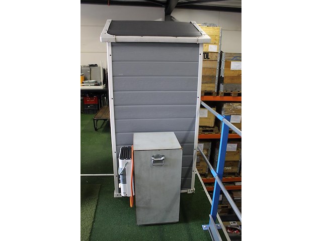 Buitendouche met warmwatergeiser eccotemp en kunststoffen douchehuisje keter met ingebouwde afvoer. geiser ... - afbeelding 5 van  9