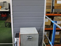 Buitendouche met warmwatergeiser eccotemp en kunststoffen douchehuisje keter met ingebouwde afvoer. geiser ... - afbeelding 5 van  9