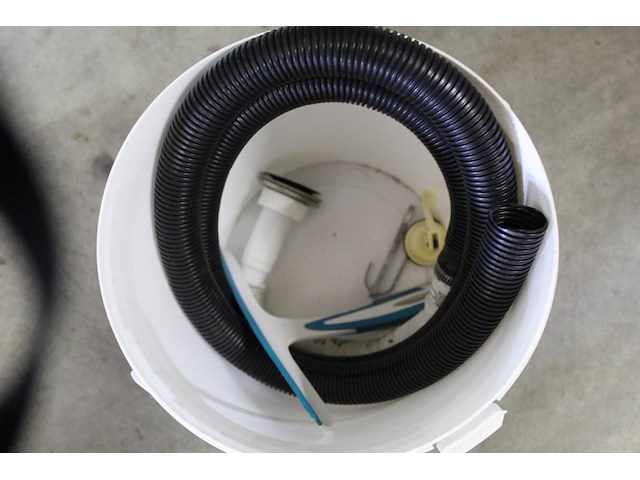 Buitendouche met warmwatergeiser eccotemp en kunststoffen douchehuisje keter met ingebouwde afvoer. geiser ... - afbeelding 6 van  9