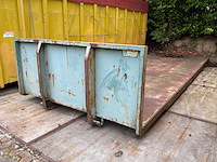 Buitenhuis flatbed plateau-oplegger met rongenrek - afbeelding 1 van  6