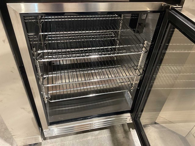 Buitenkeuken koelkast-hoek-wasbak-grill bbq - afbeelding 30 van  37