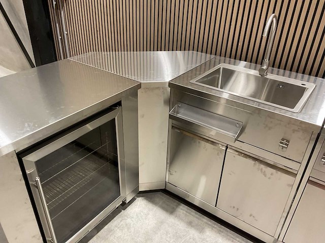 Buitenkeuken koelkast-hoek-wasbak-grill bbq - afbeelding 25 van  46