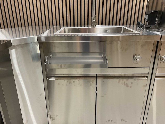 Buitenkeuken koelkast-hoek-wasbak-grill bbq - afbeelding 30 van  46