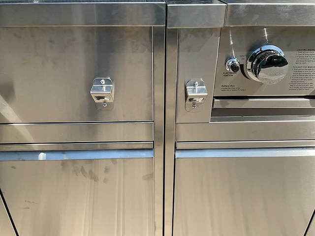Buitenkeuken koelkast-hoek-wasbak-grill bbq - afbeelding 8 van  46
