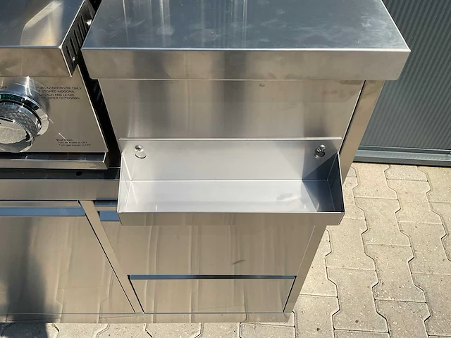 Buitenkeuken koelkast-hoek-wasbak-grill bbq - afbeelding 16 van  46