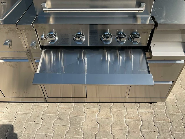 Buitenkeuken koelkast-hoek-wasbak-grill bbq - afbeelding 18 van  46