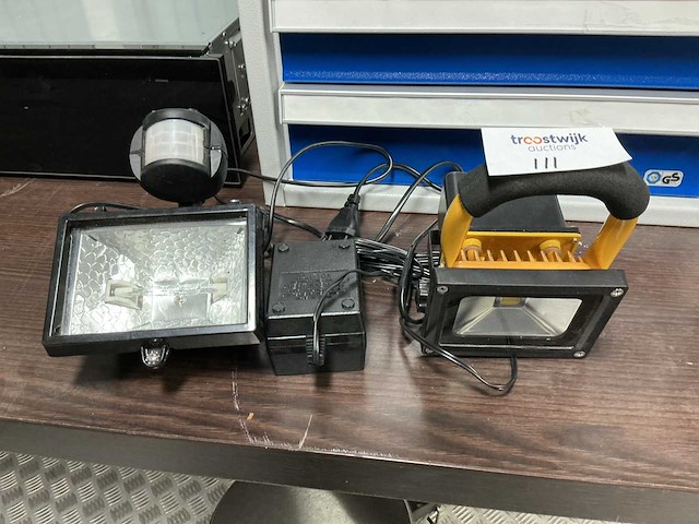 Buitenlamp en werklamp - afbeelding 1 van  4