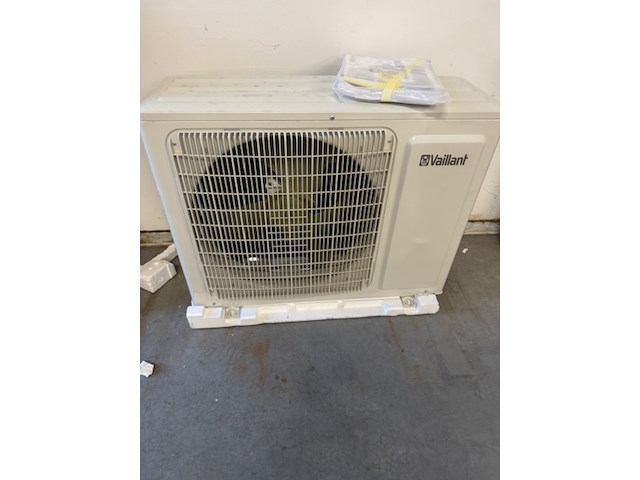 Buitenunit airco, vaillant, climavairplus, met transportschae - afbeelding 1 van  7