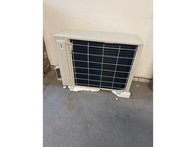 Buitenunit airco, vaillant, climavairplus, met transportschae - afbeelding 3 van  7