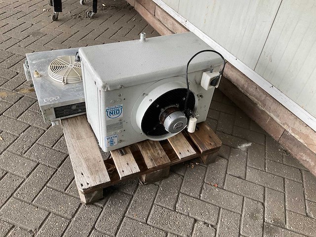 Buitenunit en verdamper vriescel - afbeelding 2 van  3