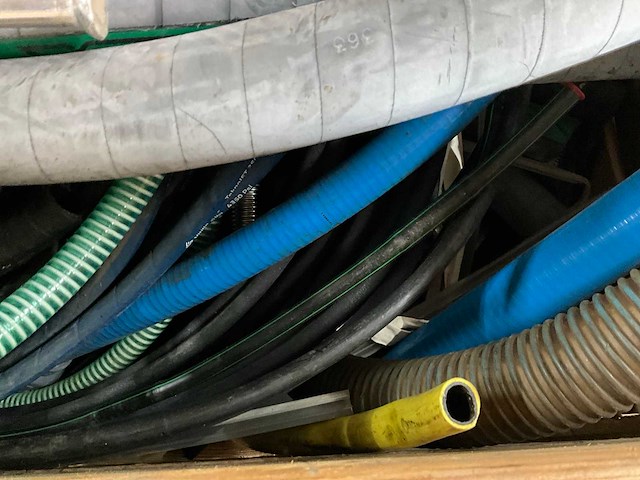 Buizen en slangen divers - afbeelding 2 van  2