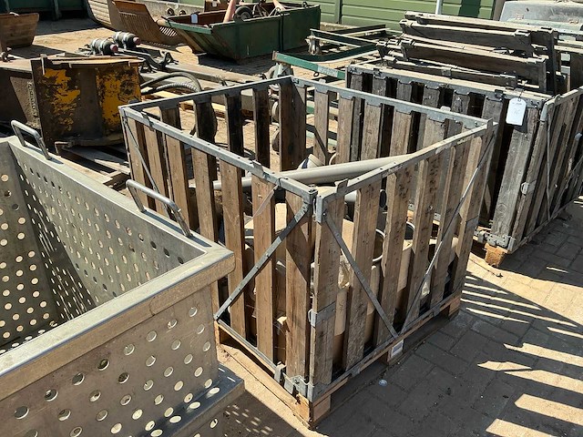 Buizen in palletbox - afbeelding 2 van  4