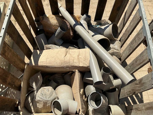 Buizen in palletbox - afbeelding 4 van  4