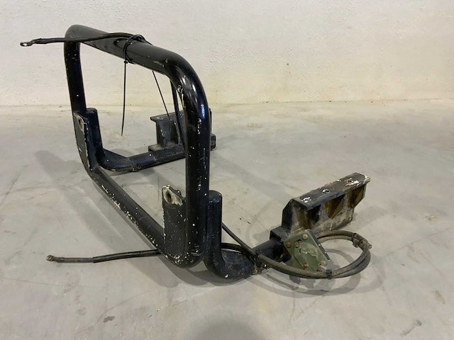 Bullbar met nato-24v aansluiting - afbeelding 1 van  2