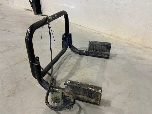 Bullbar met nato-24v aansluiting - afbeelding 2 van  2