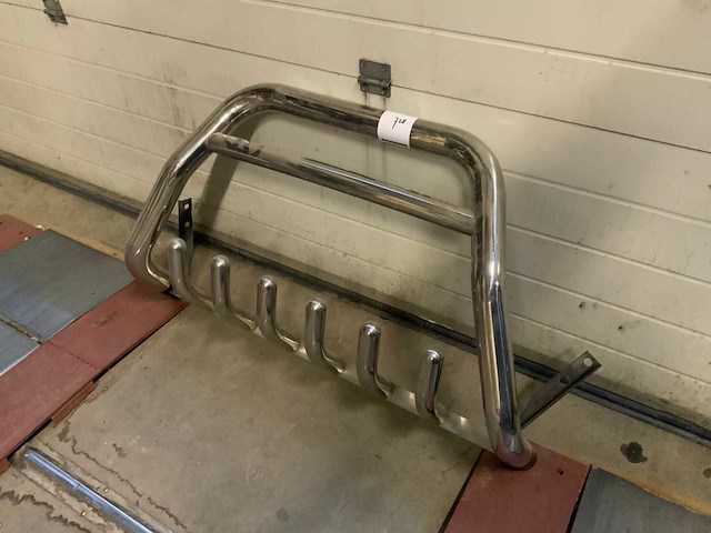 Bullbar - afbeelding 1 van  3
