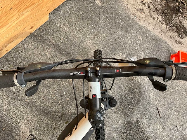 Bulls sharptail 2 mountainbike v.v. 21 versnellingen - maat 57 - afbeelding 2 van  3