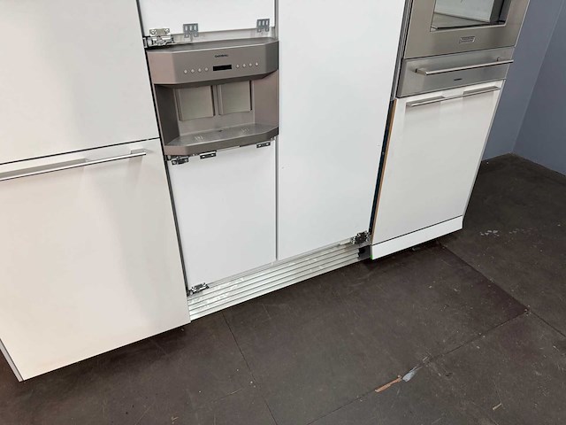 Bulthaup - showroomkeuken met gaggenau apparatuur - afbeelding 8 van  38