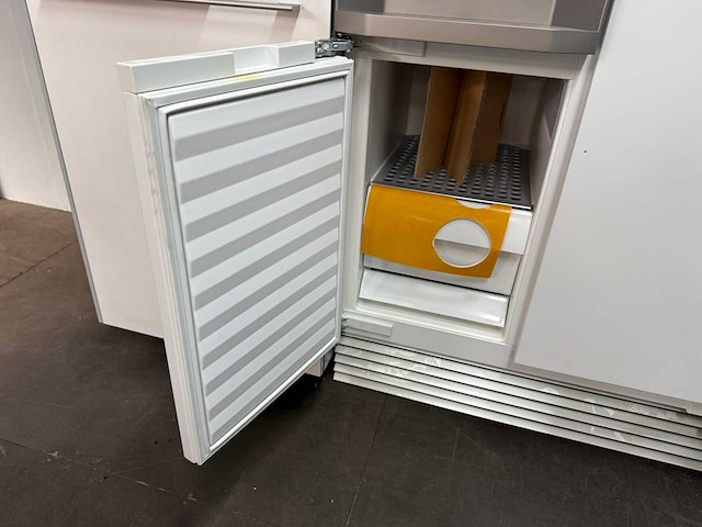 Bulthaup - showroomkeuken met gaggenau apparatuur - afbeelding 15 van  38