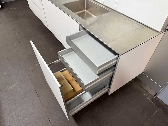 Bulthaup - showroomkeuken met gaggenau apparatuur - afbeelding 28 van  38