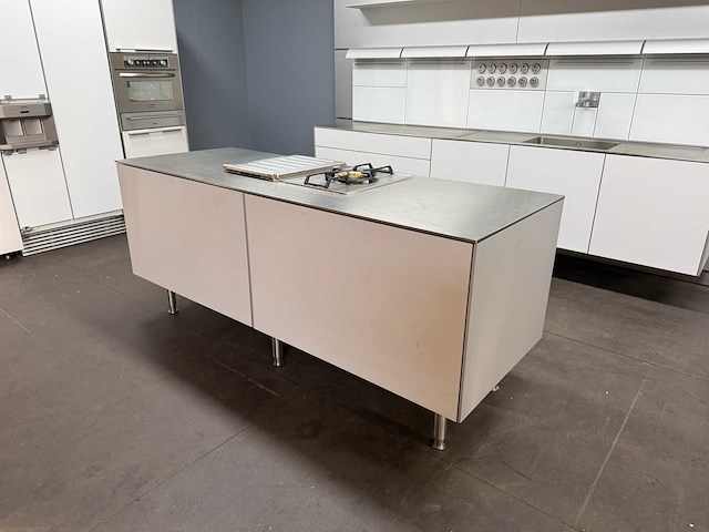 Bulthaup - showroomkeuken met gaggenau apparatuur - afbeelding 34 van  38