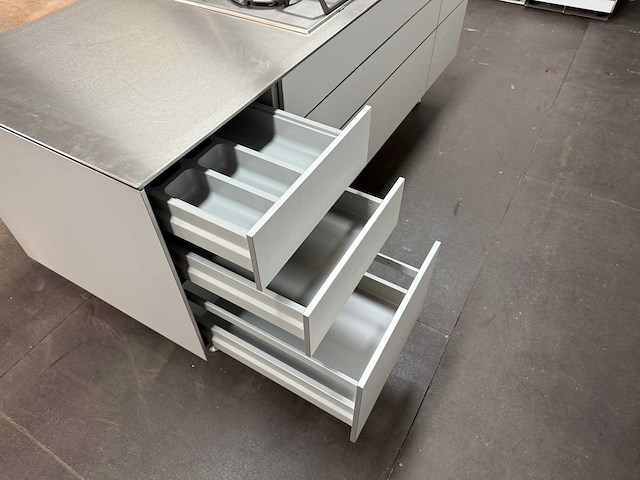 Bulthaup - showroomkeuken met gaggenau apparatuur - afbeelding 36 van  38