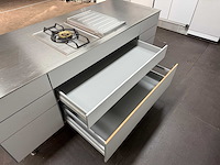 Bulthaup - showroomkeuken met gaggenau kookplaat - afbeelding 2 van  28