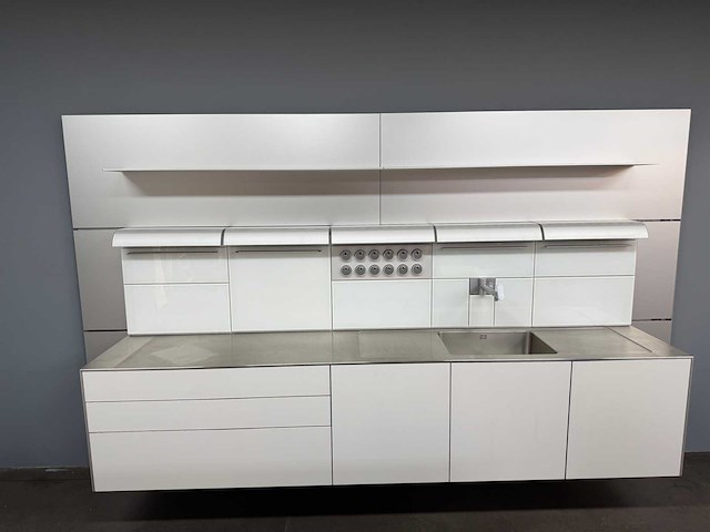Bulthaup - showroomkeuken met gaggenau kookplaat - afbeelding 9 van  28