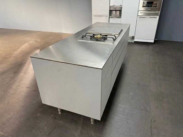 Bulthaup - showroomkeuken met gaggenau kookplaat - afbeelding 25 van  28