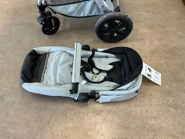 Bumble and bee kinderwagen - afbeelding 3 van  6