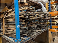 Bundel houten latten - afbeelding 1 van  3