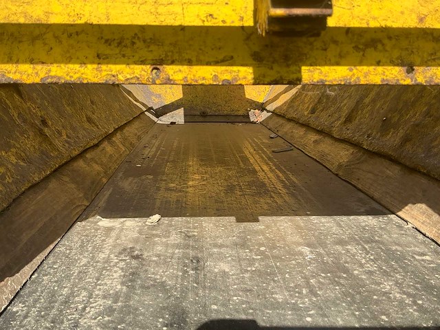 Bunker met transport band - afbeelding 2 van  24