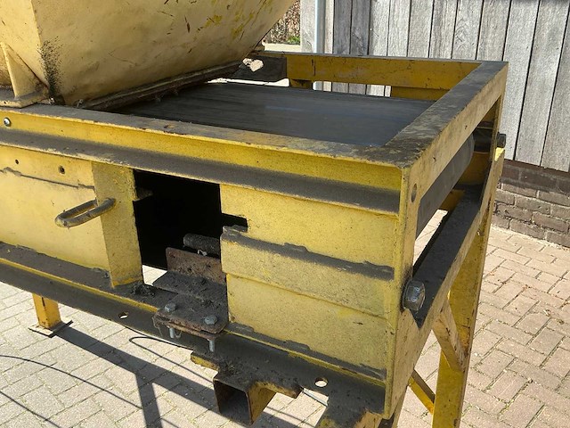 Bunker met transport band - afbeelding 9 van  24