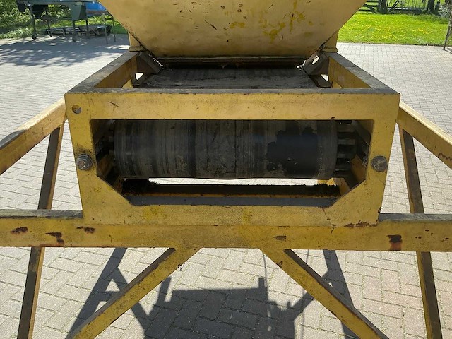 Bunker met transport band - afbeelding 15 van  24