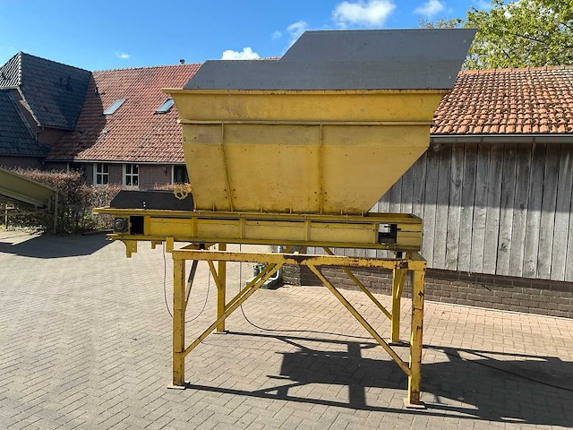 Bunker met transport band - afbeelding 17 van  24