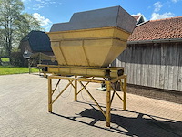 Bunker met transport band - afbeelding 18 van  24