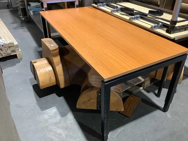 Bureau - desk - afbeelding 1 van  4