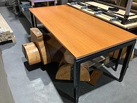 Bureau - desk