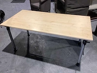 Bureau - desk